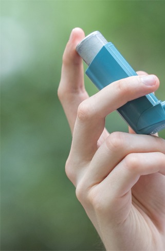 ¿Cómo utilizar el inhalador en envase a presión correctamente?